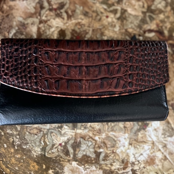 Brahmin bag and matching wallet! - Picture 7 of 7